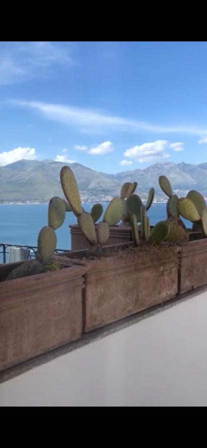 Le Suite Guarinelli B&B Gaeta Bagian luar foto