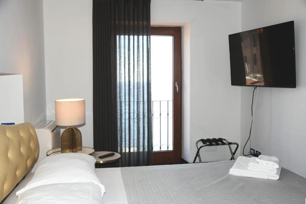 Le Suite Guarinelli B&B Gaeta Bagian luar foto