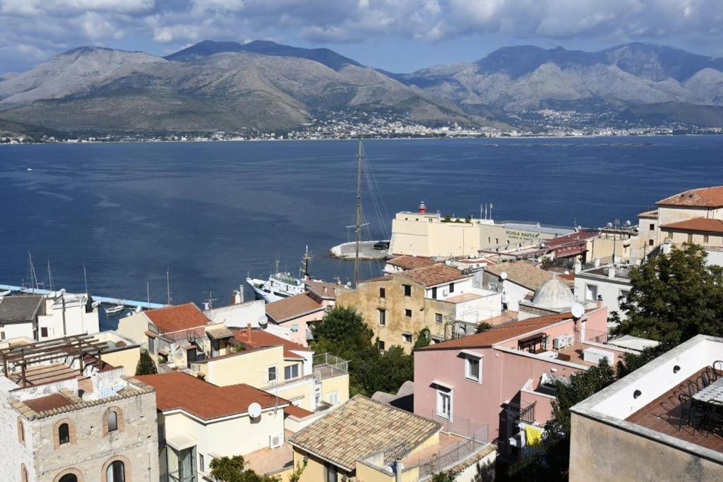 Le Suite Guarinelli B&B Gaeta Bagian luar foto