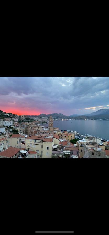 Le Suite Guarinelli B&B Gaeta Bagian luar foto